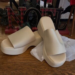 Elegant Cream Women's Slide Sandals 5.5 NEW